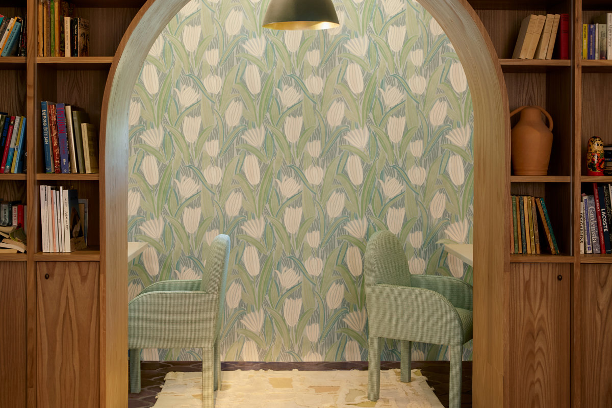 Flora Wallcovering in Primavera